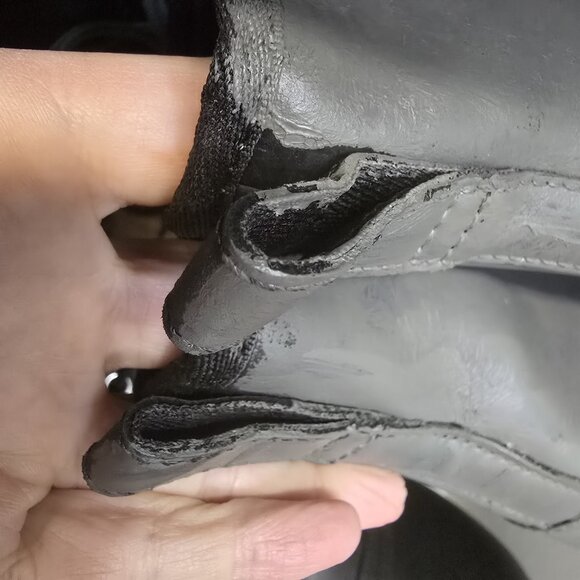 Ugg Waterproof , Grey - size 13. Unworn / leatherpainted. - Picture 10 of 10